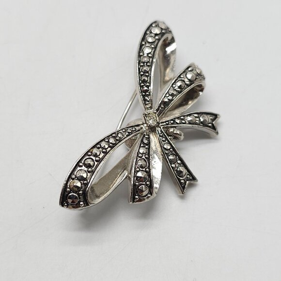 AVON Vintage Rhinestone Bow Green Drop Silver Brooch Pin - Picture 3 of 4